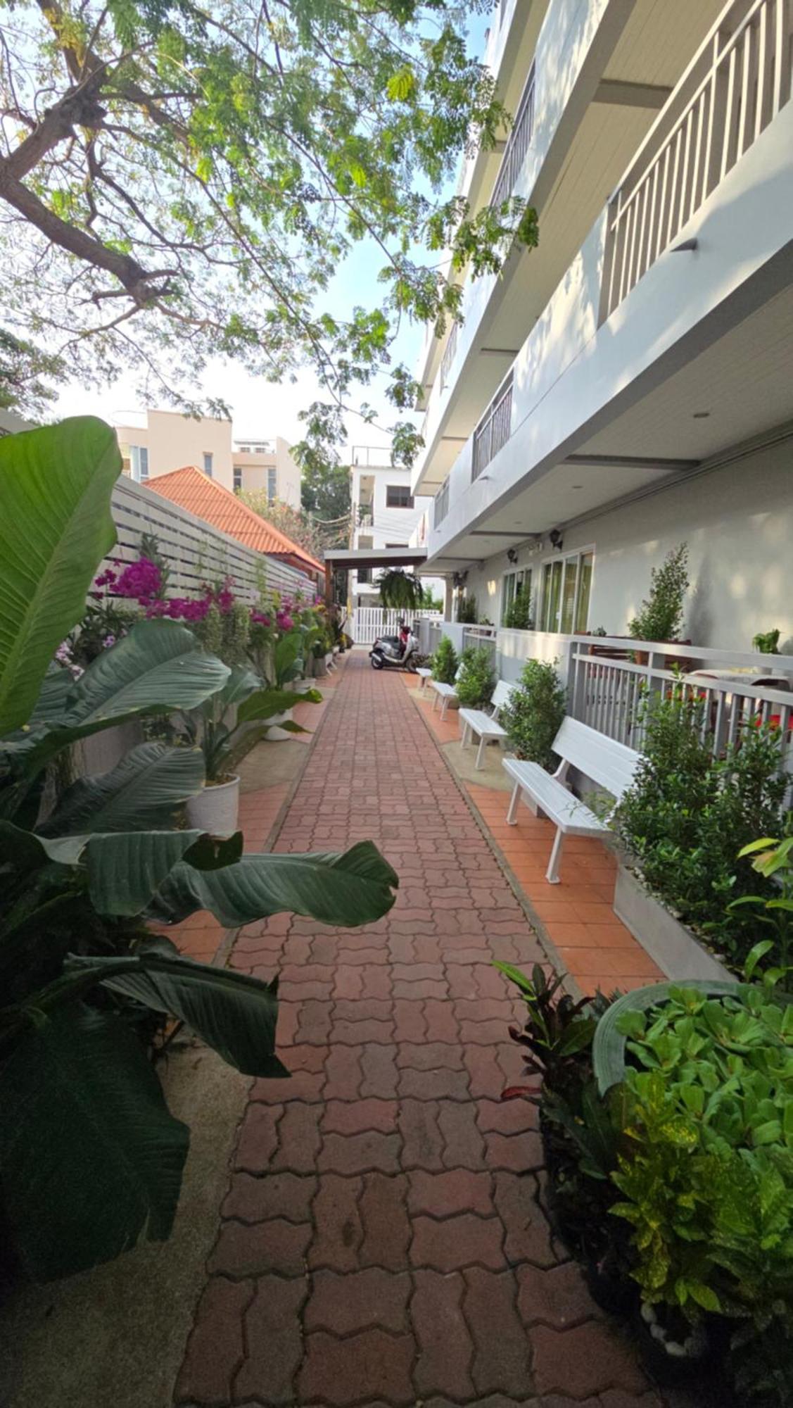The Phen House Hotell HHQ Exteriör bild