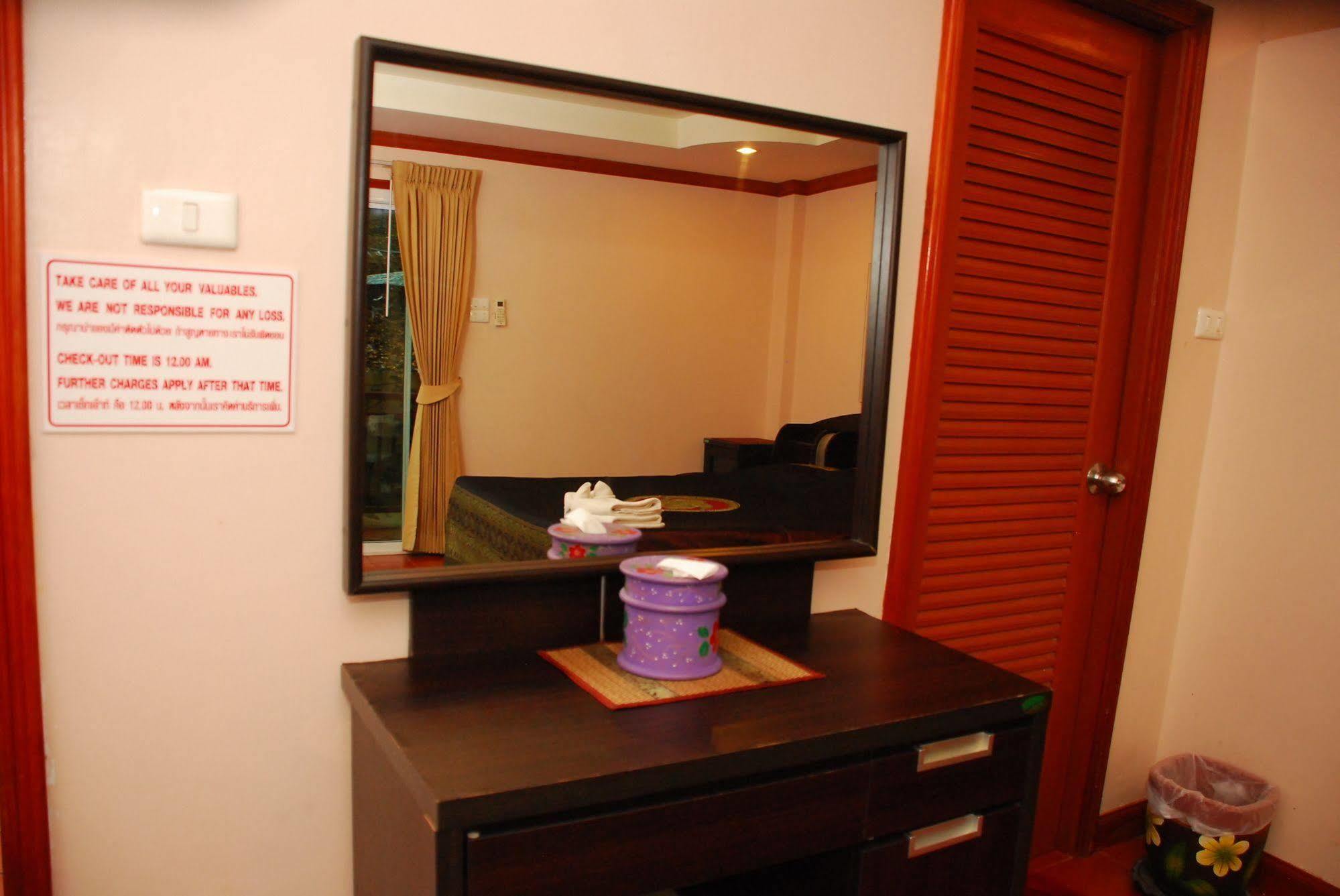 The Phen House Hotell HHQ Exteriör bild