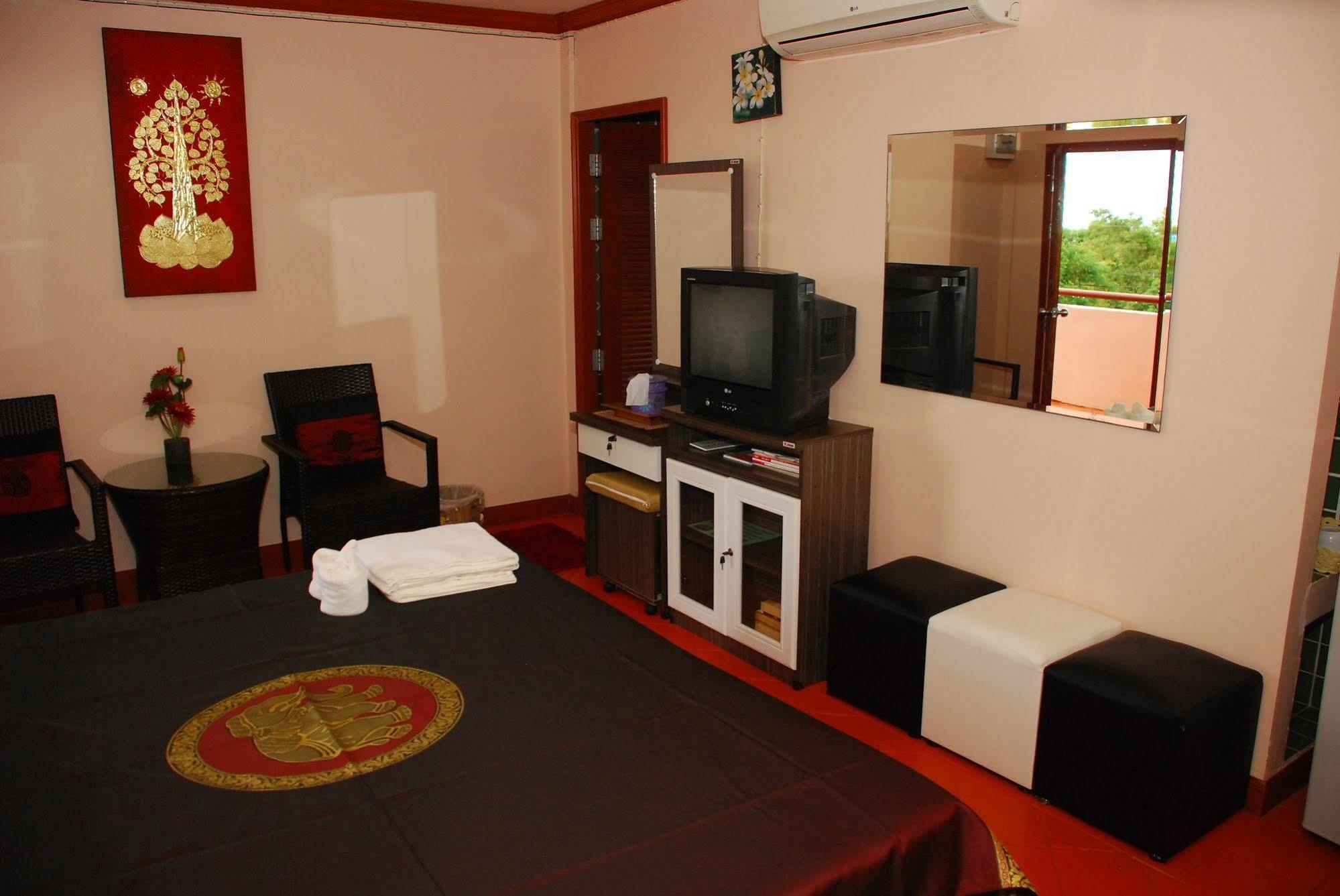 The Phen House Hotell HHQ Exteriör bild
